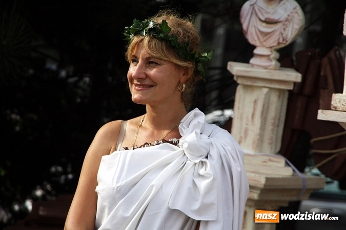 Zdjęcie w galerii na portalu naszwodzislaw.com: Narodowe Czytanie na rydułtowskim rynku  wiadomości z regionu