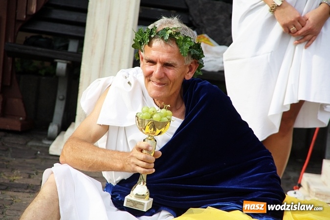 Zdjęcie w galerii na portalu naszwodzislaw.com: Narodowe Czytanie na rydułtowskim rynku  wiadomości z regionu