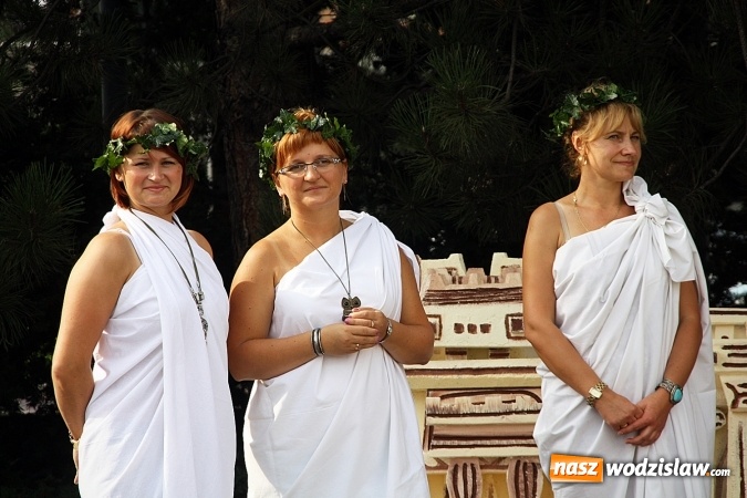 Zdjęcie w galerii na portalu naszwodzislaw.com: Narodowe Czytanie na rydułtowskim rynku  wiadomości z regionu