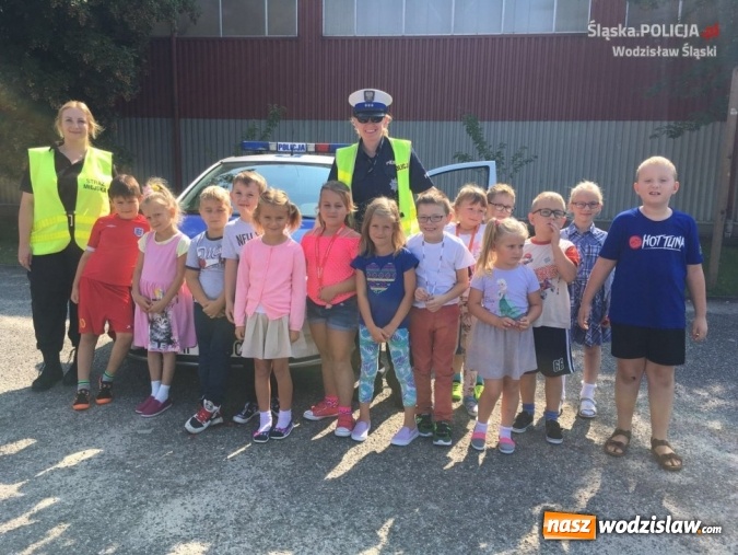 Zdjęcie w galerii na portalu naszwodzislaw.com: Mundurowi z wizytami w szkołach i przedszkolach  wiadomości z regionu