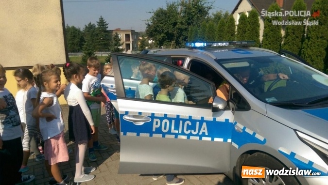 Zdjęcie w galerii na portalu naszwodzislaw.com: Mundurowi z wizytami w szkołach i przedszkolach  wiadomości z regionu