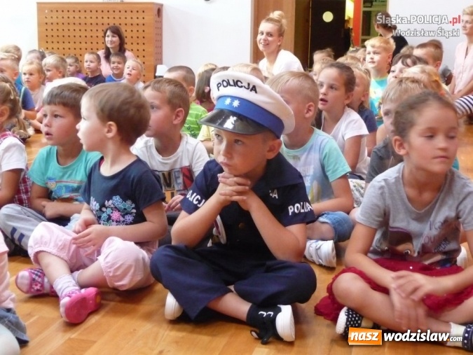 Zdjęcie w galerii na portalu naszwodzislaw.com: Witaj szkoło! Policjanci edukują dzieci wiadomości z regionu