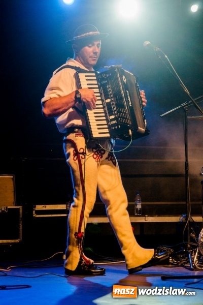 Zdjęcie w galerii na portalu naszwodzislaw.com: Radlin: Pożegnali lato. Zespół Baciary na finał wydarzenia wiadomości z regionu