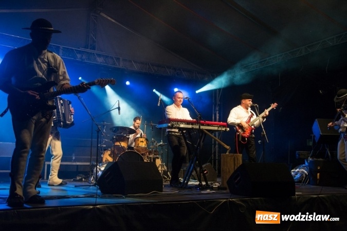 Zdjęcie w galerii na portalu naszwodzislaw.com: Radlin: Pożegnali lato. Zespół Baciary na finał wydarzenia wiadomości z regionu