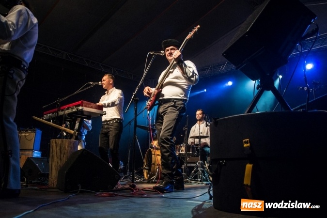 Zdjęcie w galerii na portalu naszwodzislaw.com: Radlin: Pożegnali lato. Zespół Baciary na finał wydarzenia wiadomości z regionu