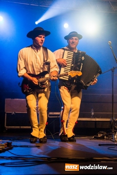 Zdjęcie w galerii na portalu naszwodzislaw.com: Radlin: Pożegnali lato. Zespół Baciary na finał wydarzenia wiadomości z regionu