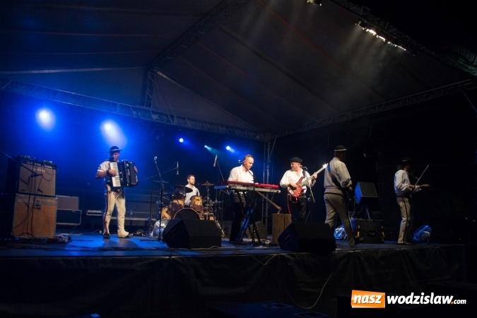 Zdjęcie w galerii na portalu naszwodzislaw.com: Radlin: Pożegnali lato. Zespół Baciary na finał wydarzenia wiadomości z regionu