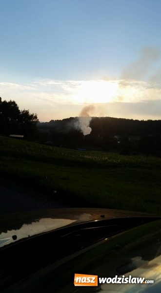 Zdjęcie w galerii na portalu naszwodzislaw.com: Stodoła z sianem spłonęła w Zawadzie  wiadomości z regionu