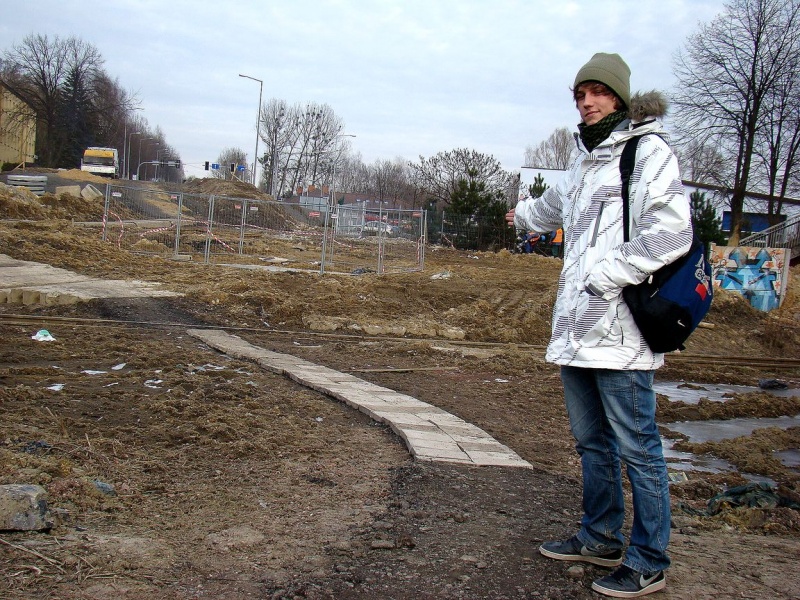 Zdjęcie w galerii na portalu naszwodzislaw.com: Do pracy przez grzęzawisko i po torach wiadomości z regionu