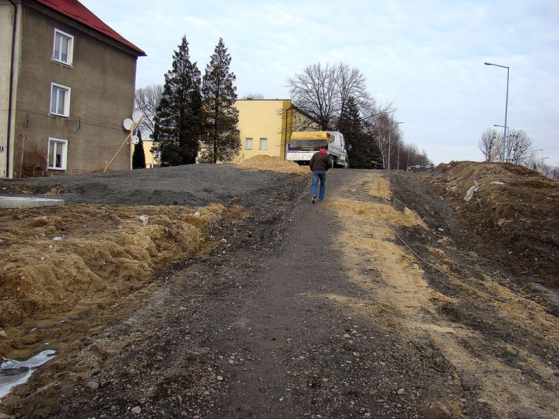 Zdjęcie w galerii na portalu naszwodzislaw.com: Do pracy przez grzęzawisko i po torach wiadomości z regionu