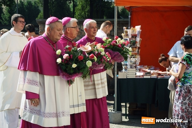 Zdjęcie w galerii na portalu naszwodzislaw.com: Tłumy wiernych na uroczystościach odpustowych w Pszowie wiadomości z regionu