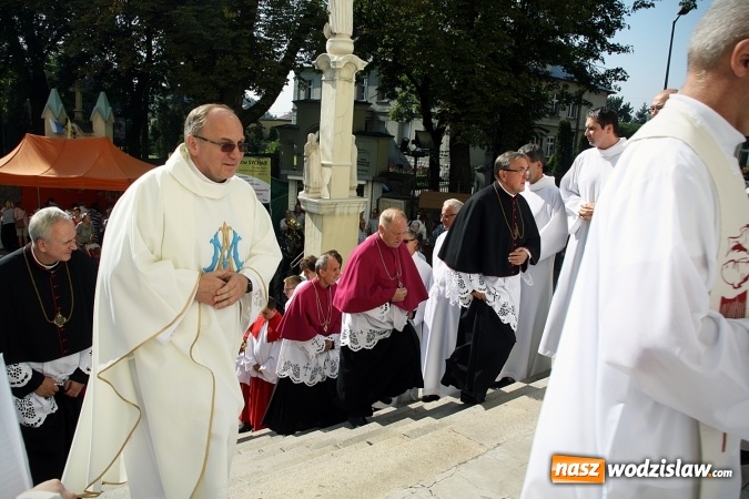 Zdjęcie w galerii na portalu naszwodzislaw.com: Tłumy wiernych na uroczystościach odpustowych w Pszowie wiadomości z regionu