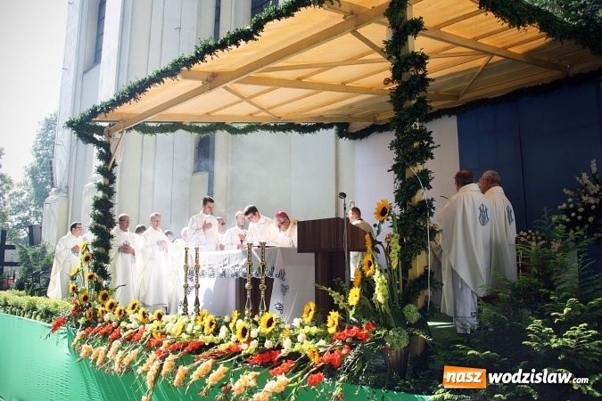 Zdjęcie w galerii na portalu naszwodzislaw.com: Tłumy wiernych na uroczystościach odpustowych w Pszowie wiadomości z regionu