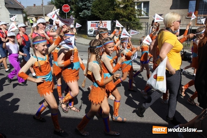 Zdjęcie w galerii na portalu naszwodzislaw.com:  Dożynki 2016. Tak się bawi Lubomia! wiadomości z regionu