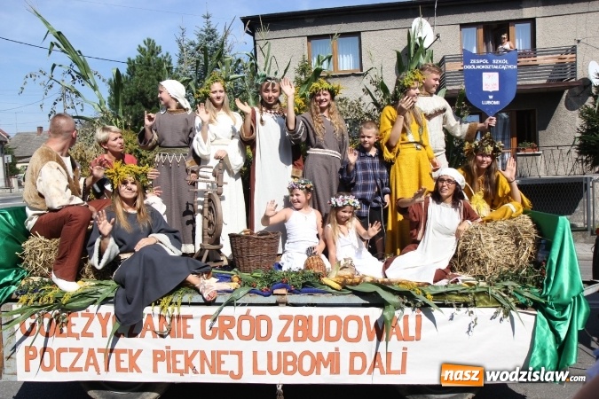Zdjęcie w galerii na portalu naszwodzislaw.com:  Dożynki 2016. Tak się bawi Lubomia! wiadomości z regionu