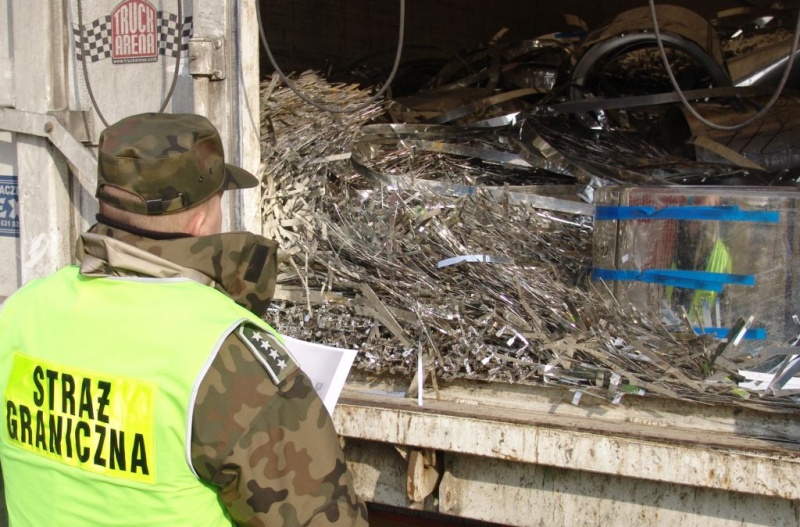 Zdjęcie w galerii na portalu naszwodzislaw.com: Nielegalny transport odpadów wiadomości z regionu
