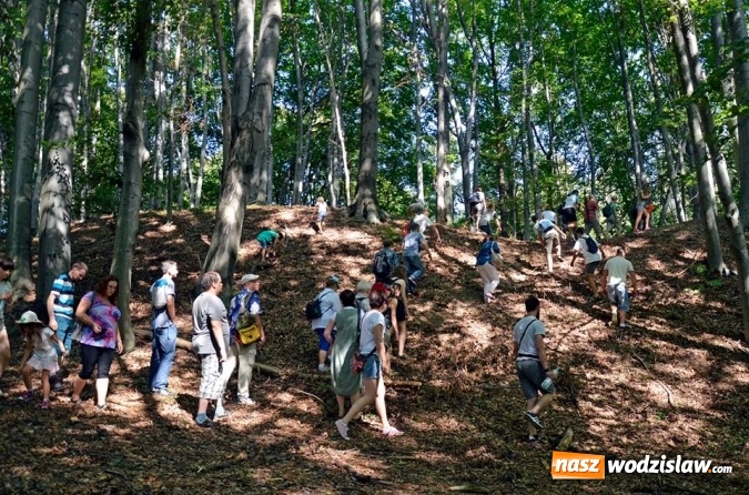 Zdjęcie w galerii na portalu naszwodzislaw.com: Europejskie Dni Dziedzictwa. Zwiedzali średniowieczne grodziska w Lubomi wiadomości z regionu