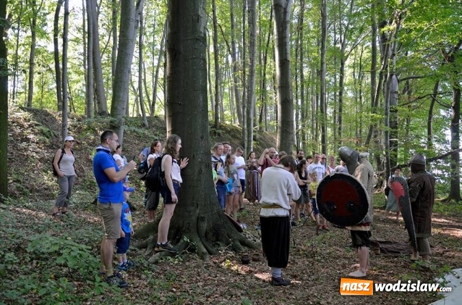 Zdjęcie w galerii na portalu naszwodzislaw.com: Europejskie Dni Dziedzictwa. Zwiedzali średniowieczne grodziska w Lubomi wiadomości z regionu