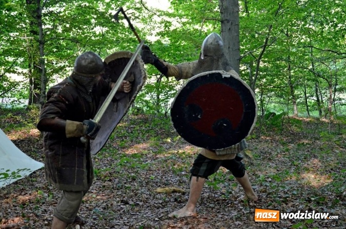 Zdjęcie w galerii na portalu naszwodzislaw.com: Europejskie Dni Dziedzictwa. Zwiedzali średniowieczne grodziska w Lubomi wiadomości z regionu