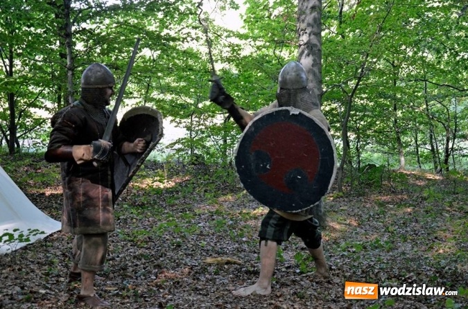 Zdjęcie w galerii na portalu naszwodzislaw.com: Europejskie Dni Dziedzictwa. Zwiedzali średniowieczne grodziska w Lubomi wiadomości z regionu