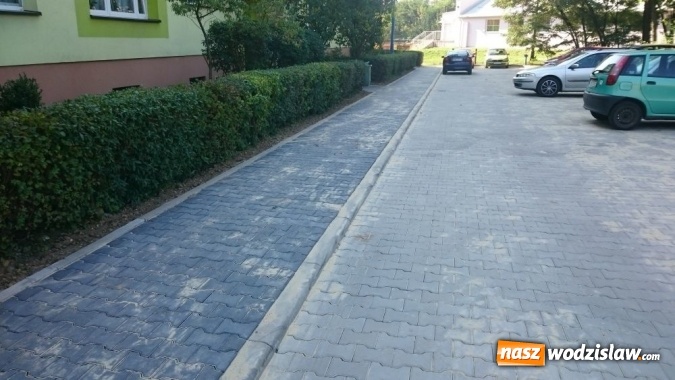 Zdjęcie w galerii na portalu naszwodzislaw.com: Prace remontowe za blokiem nr 20 na Osiedlu 1 Maja w Wodzisławiu zostały zakończone  wiadomości z regionu