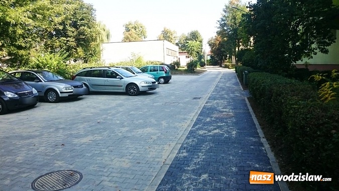 Zdjęcie w galerii na portalu naszwodzislaw.com: Prace remontowe za blokiem nr 20 na Osiedlu 1 Maja w Wodzisławiu zostały zakończone  wiadomości z regionu