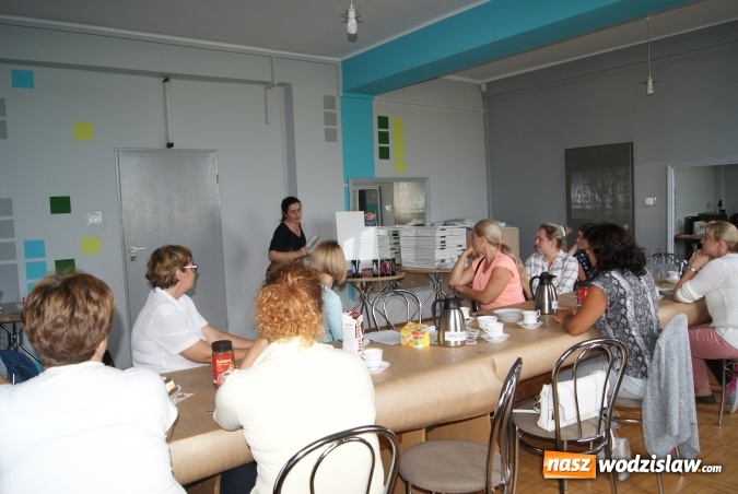 Zdjęcie w galerii na portalu naszwodzislaw.com: W Czyżowicach malują z Aniołami  wiadomości z regionu