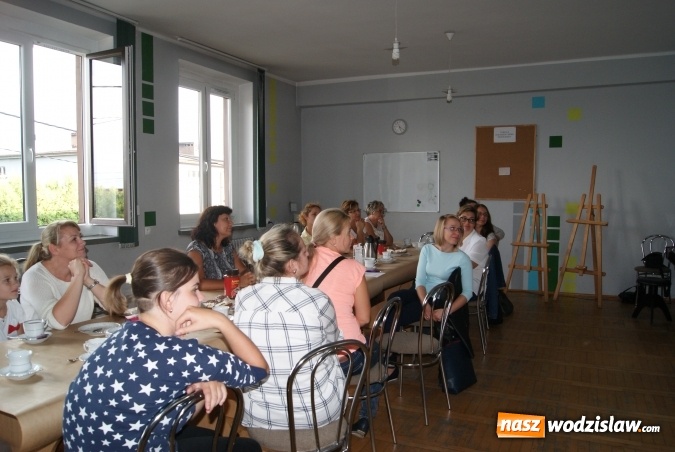 Zdjęcie w galerii na portalu naszwodzislaw.com: W Czyżowicach malują z Aniołami  wiadomości z regionu