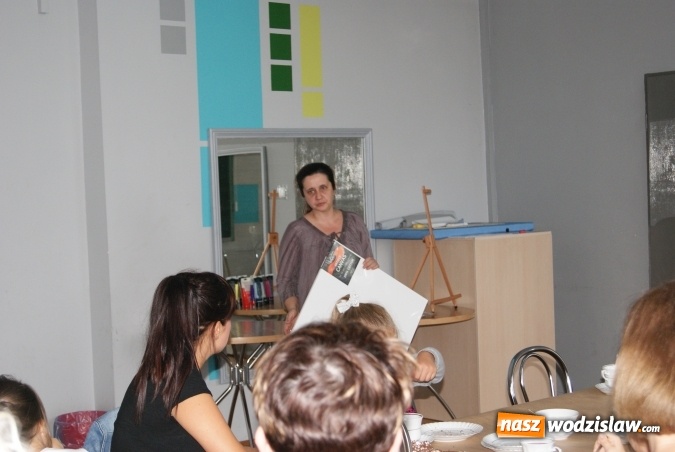 Zdjęcie w galerii na portalu naszwodzislaw.com: W Czyżowicach malują z Aniołami  wiadomości z regionu