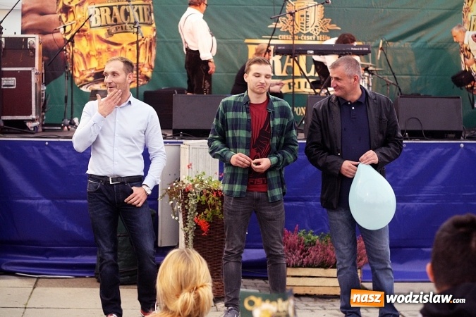 Zdjęcie w galerii na portalu naszwodzislaw.com: Oktoberfest w Wodzisławiu: Wystarczyło tylko jedno uderzenie i... piwo zaczęło lać się z każdej strony wiadomości z regionu