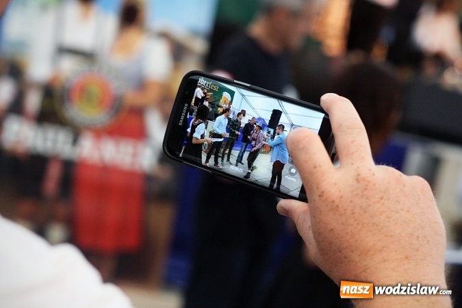 Zdjęcie w galerii na portalu naszwodzislaw.com: Oktoberfest w Wodzisławiu: Wystarczyło tylko jedno uderzenie i... piwo zaczęło lać się z każdej strony wiadomości z regionu