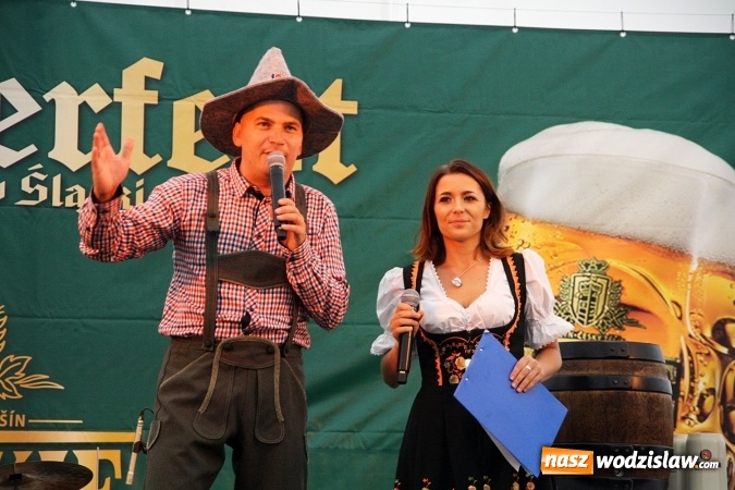 Zdjęcie w galerii na portalu naszwodzislaw.com: Oktoberfest w Wodzisławiu: Wystarczyło tylko jedno uderzenie i... piwo zaczęło lać się z każdej strony wiadomości z regionu
