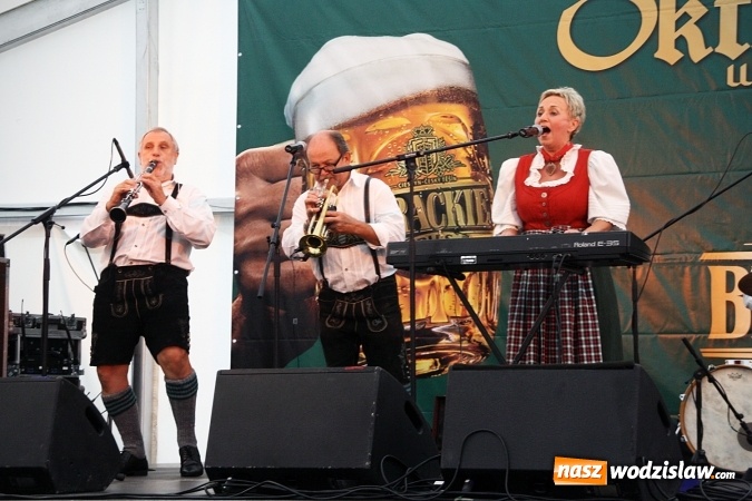 Zdjęcie w galerii na portalu naszwodzislaw.com: Oktoberfest w Wodzisławiu: Wystarczyło tylko jedno uderzenie i... piwo zaczęło lać się z każdej strony wiadomości z regionu