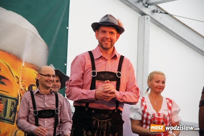 Zdjęcie w galerii na portalu naszwodzislaw.com: Oktoberfest w Wodzisławiu: Wystarczyło tylko jedno uderzenie i... piwo zaczęło lać się z każdej strony wiadomości z regionu