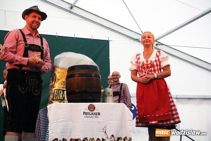 Zdjęcie w galerii na portalu naszwodzislaw.com: Oktoberfest w Wodzisławiu: Wystarczyło tylko jedno uderzenie i... piwo zaczęło lać się z każdej strony wiadomości z regionu
