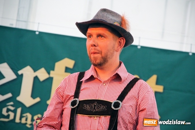 Zdjęcie w galerii na portalu naszwodzislaw.com: Oktoberfest w Wodzisławiu: Wystarczyło tylko jedno uderzenie i... piwo zaczęło lać się z każdej strony wiadomości z regionu