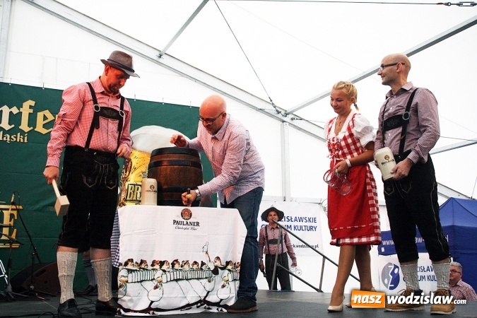 Zdjęcie w galerii na portalu naszwodzislaw.com: Oktoberfest w Wodzisławiu: Wystarczyło tylko jedno uderzenie i... piwo zaczęło lać się z każdej strony wiadomości z regionu