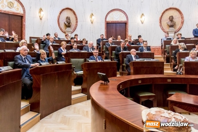 Zdjęcie w galerii na portalu naszwodzislaw.com: Radni Sejmiku Wojew&oacute;dztwa Śląskiego wystąpili z apelem wiadomości z regionu