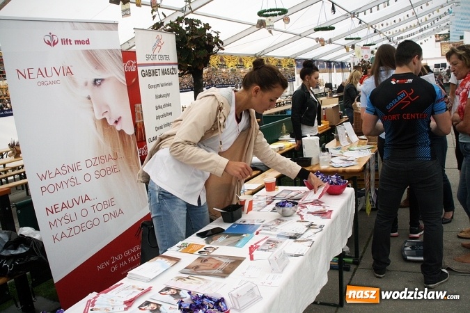 Zdjęcie w galerii na portalu naszwodzislaw.com: Oktoberfest w Wodzisławiu: Kucharz piłkarskiej reprezentacji Polski gotował na rynku wiadomości z regionu