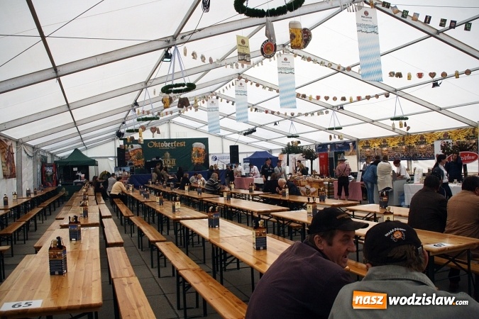 Zdjęcie w galerii na portalu naszwodzislaw.com: Oktoberfest w Wodzisławiu: Kucharz piłkarskiej reprezentacji Polski gotował na rynku wiadomości z regionu