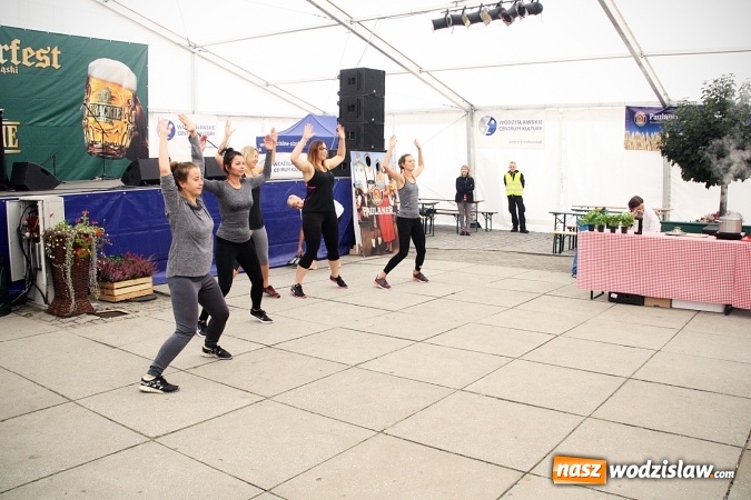 Zdjęcie w galerii na portalu naszwodzislaw.com: Oktoberfest w Wodzisławiu: Kucharz piłkarskiej reprezentacji Polski gotował na rynku wiadomości z regionu