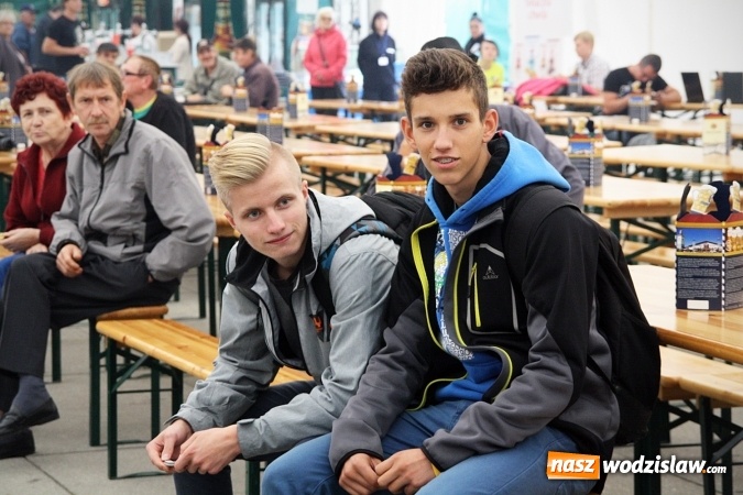 Zdjęcie w galerii na portalu naszwodzislaw.com: Oktoberfest w Wodzisławiu: Kucharz piłkarskiej reprezentacji Polski gotował na rynku wiadomości z regionu