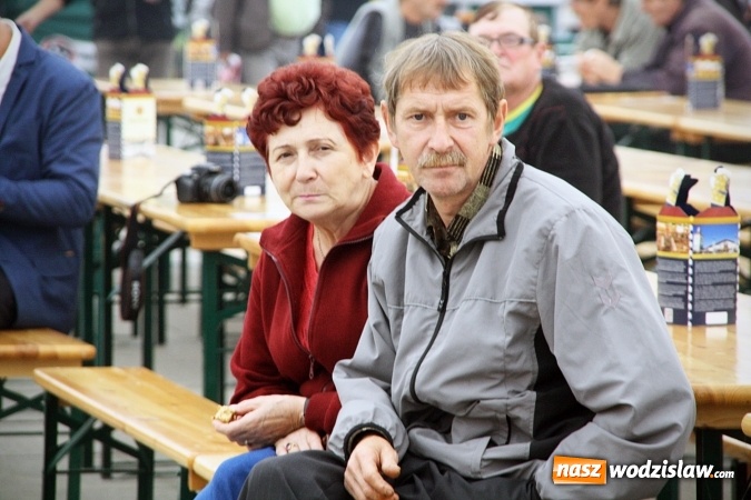 Zdjęcie w galerii na portalu naszwodzislaw.com: Oktoberfest w Wodzisławiu: Kucharz piłkarskiej reprezentacji Polski gotował na rynku wiadomości z regionu