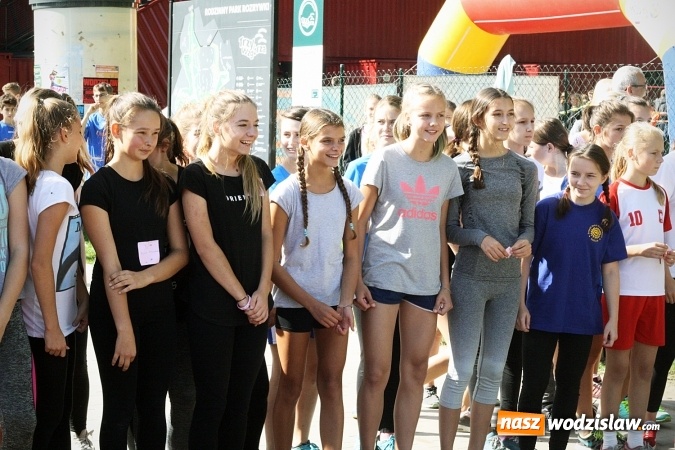Zdjęcie w galerii na portalu naszwodzislaw.com: Blisko 400 sportowców biegało dzisiaj w Rodzinnym Parku Rozrywki  wiadomości z regionu