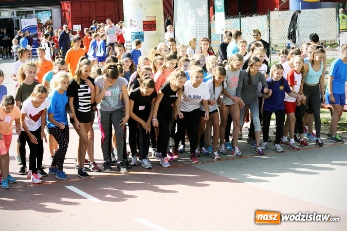 Zdjęcie w galerii na portalu naszwodzislaw.com: Blisko 400 sportowców biegało dzisiaj w Rodzinnym Parku Rozrywki  wiadomości z regionu