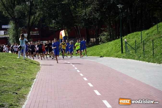Zdjęcie w galerii na portalu naszwodzislaw.com: Blisko 400 sportowców biegało dzisiaj w Rodzinnym Parku Rozrywki  wiadomości z regionu