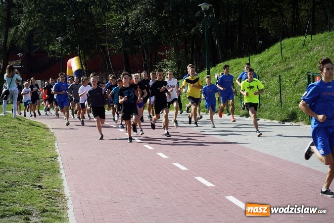 Zdjęcie w galerii na portalu naszwodzislaw.com: Blisko 400 sportowców biegało dzisiaj w Rodzinnym Parku Rozrywki  wiadomości z regionu