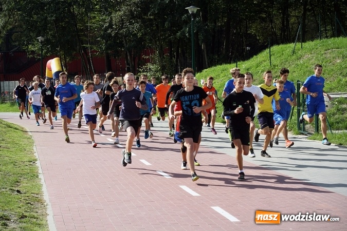 Zdjęcie w galerii na portalu naszwodzislaw.com: Blisko 400 sportowców biegało dzisiaj w Rodzinnym Parku Rozrywki  wiadomości z regionu