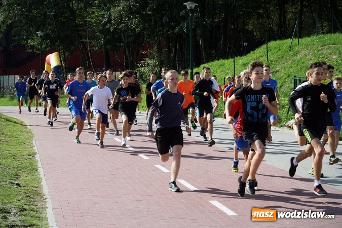 Zdjęcie w galerii na portalu naszwodzislaw.com: Blisko 400 sportowców biegało dzisiaj w Rodzinnym Parku Rozrywki  wiadomości z regionu