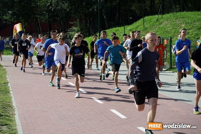 Zdjęcie w galerii na portalu naszwodzislaw.com: Blisko 400 sportowców biegało dzisiaj w Rodzinnym Parku Rozrywki  wiadomości z regionu